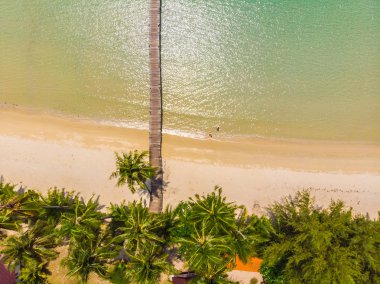 Plaj ve deniz paradise Island tatil için Hindistan cevizi hurma ağacı ile güzel havadan görünümü