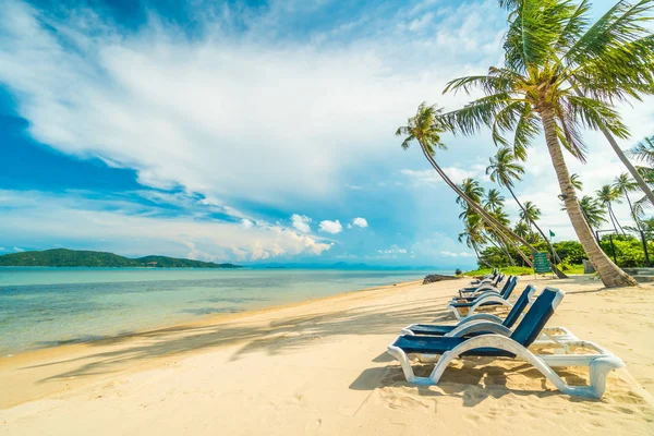 Pięknej Tropikalnej Plaży Morza Palmy Kokosowe Krzesło Wyspa Paradise — Zdjęcie stockowe