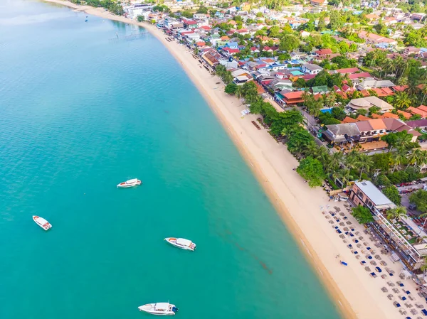 Güzel tropikal plaj ve deniz hurma ve koh samui Adası seyahat ve tatil için diğer ağacında havadan görünümü