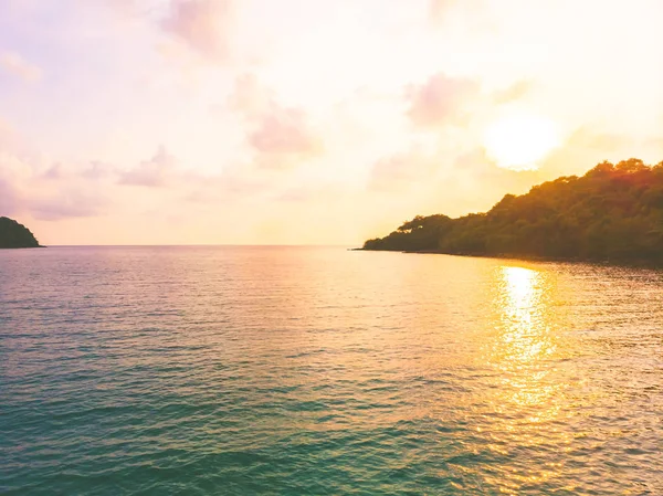 Vista Aérea Del Mar Playa Con Palmera Coco Isla Atardecer — Foto de Stock