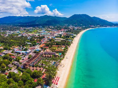 Güzel tropikal plaj ve deniz hurma ve koh samui Adası seyahat ve tatil için diğer ağacında havadan görünümü