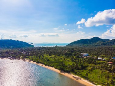 Güzel tropikal plaj ve deniz hurma ve koh samui Adası seyahat ve tatil için diğer ağacında havadan görünümü