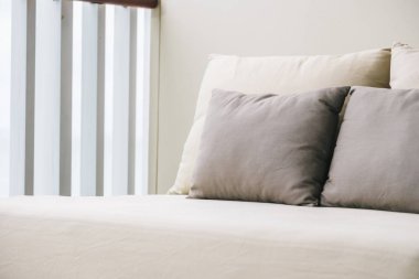 Kanepe dekorasyon açık balkon ve veranda üzerinde rahat yastık