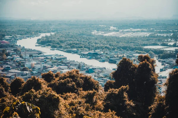 Nokta matsee deniz ve dağ ile Tayland chumphon ilinde görüntülemek