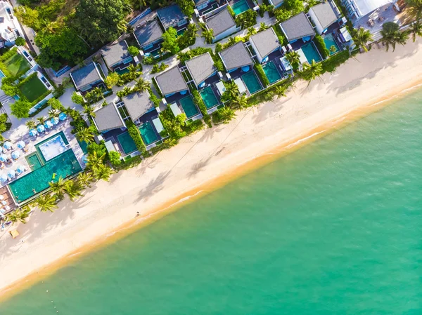 Güzel tropikal plaj ve deniz hurma ve koh samui Adası seyahat ve tatil için diğer ağacında havadan görünümü