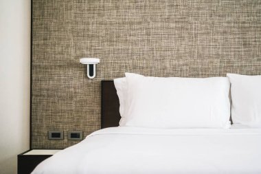 Otel yatak yatak dekorasyon iç beyaz rahat yastık