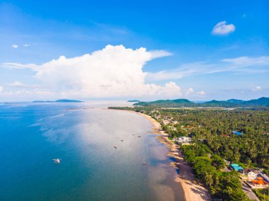 Plaj ve deniz chumphon İl Tayland seyahat ve tatil için güzel havadan görünümü