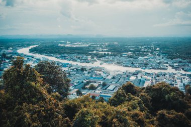 Nokta matsee deniz ve dağ ile Tayland chumphon ilinde görüntülemek