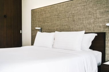 Otel yatak yatak dekorasyon iç beyaz rahat yastık