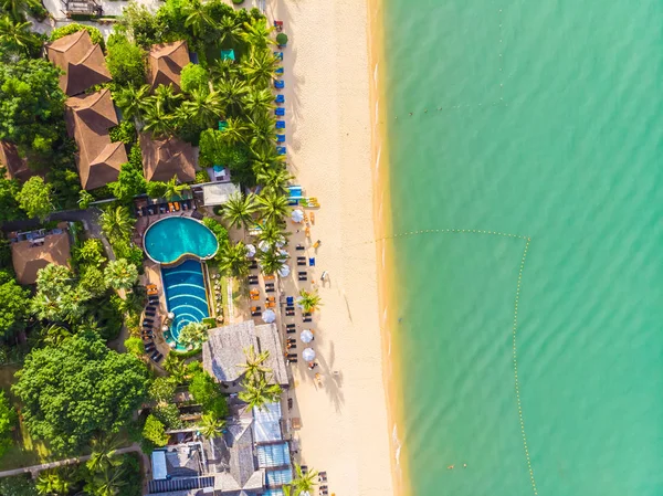 Güzel tropikal plaj ve deniz hurma ve koh samui Adası seyahat ve tatil için diğer ağacında havadan görünümü