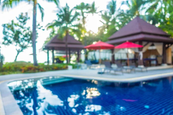 Soyut bulanıklık ve ufuk güzel açık yüzme havuzunda otel ve tatil seyahat ve tatil için