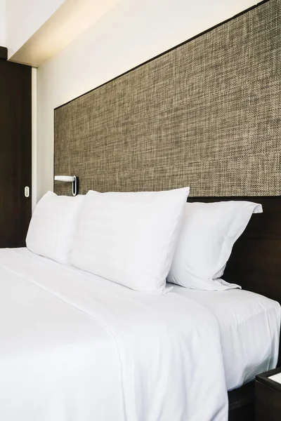 Otel yatak yatak dekorasyon iç beyaz rahat yastık