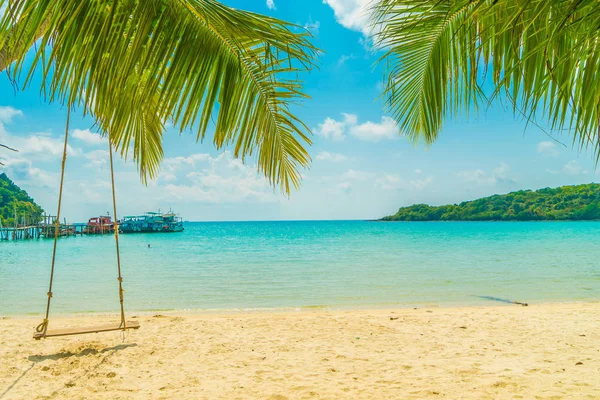 Hermosa Playa Tropical Mar Con Palmera Coco Isla Paradisíaca Para —  Fotos de Stock