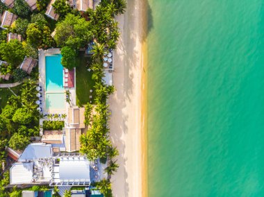 Güzel tropikal plaj ve deniz hurma ve koh samui Adası seyahat ve tatil için diğer ağacında havadan görünümü