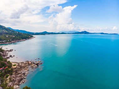 Güzel tropikal plaj ve deniz hurma ve koh samui Adası seyahat ve tatil için diğer ağacında havadan görünümü