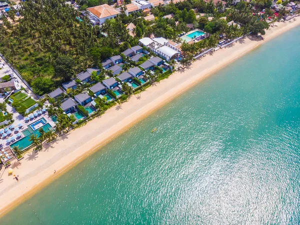 Flygfoto Över Vacker Tropisk Strand Och Havet Med Palmer Och — Stockfoto