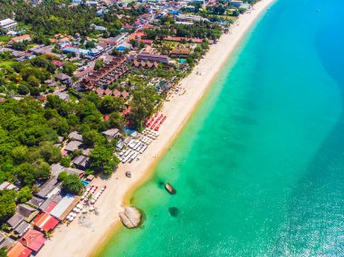 Güzel tropikal plaj ve deniz hurma ve koh samui Adası seyahat ve tatil için diğer ağacında havadan görünümü
