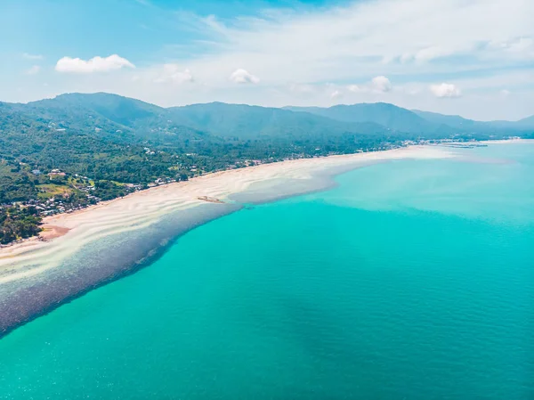 Luftaufnahme Von Schönen Tropischen Strand Und Meer Mit Bäumen Auf — Stockfoto