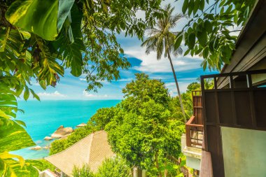 Plaj ve deniz ile Hindistan cevizi hurma ağacı koh samui Adası Tayland seyahat ve tatil için güzel havadan görünümü