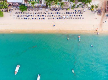 Güzel tropikal plaj ve deniz hurma ve koh samui Adası seyahat ve tatil için diğer ağacında havadan görünümü