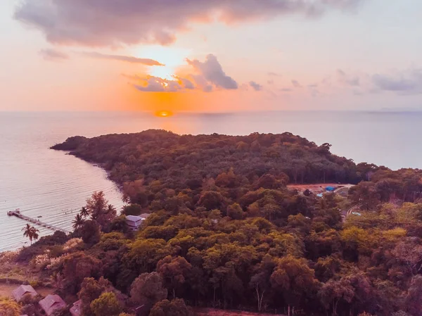 Letecký Pohled Moře Pláž Kokosu Palmou Ostrově Době Západu Slunce — Stock fotografie