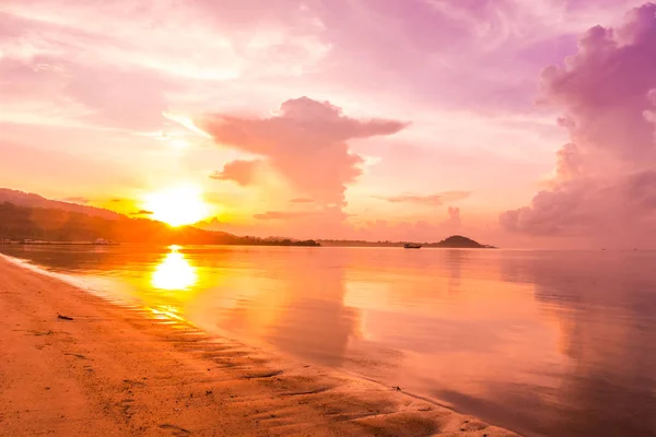 Buiten Uitzicht Met Tropisch Strand Zee Bij Zonsopgang Tijd Voor — Stockfoto