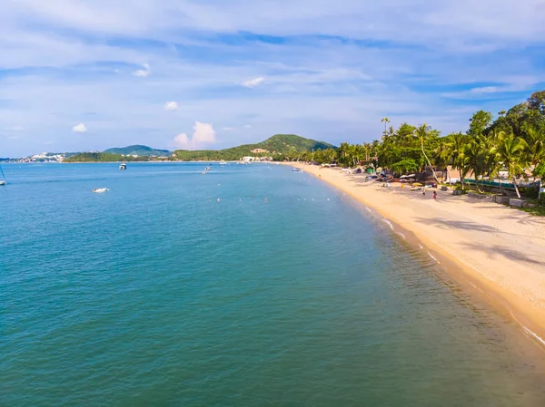 Güzel tropikal plaj ve deniz hurma ve koh samui Adası seyahat ve tatil için diğer ağacında havadan görünümü