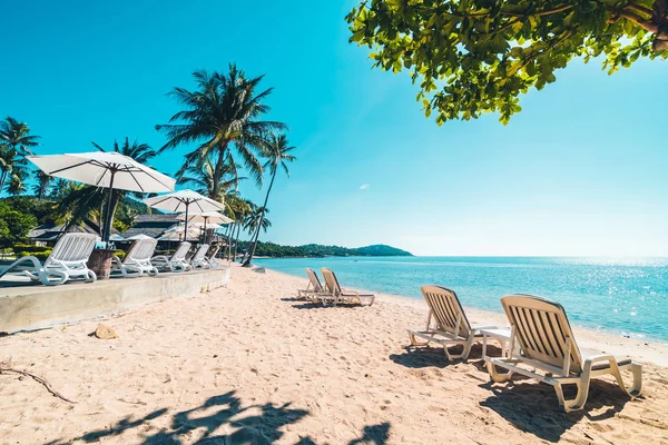 Wunderschöner Tropischer Strand Und Meer Mit Stuhl Blauen Himmel Für — Stockfoto