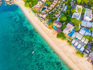 Güzel tropikal plaj ve deniz hurma ve koh samui Adası seyahat ve tatil için diğer ağacında havadan görünümü