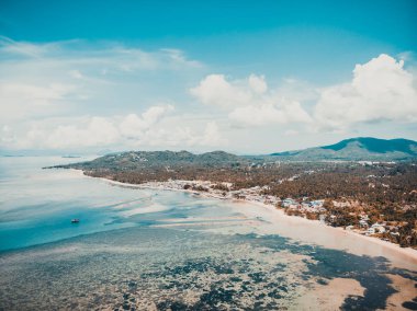 Güzel tropikal plaj ve deniz hurma ve koh samui Adası seyahat ve tatil için diğer ağacında havadan görünümü