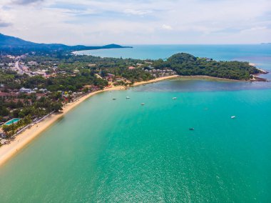 Güzel tropikal plaj ve deniz hurma ve koh samui Adası seyahat ve tatil için diğer ağacında havadan görünümü