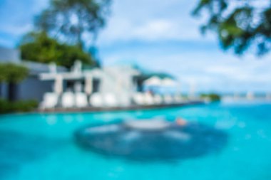 Soyut bulanıklık ve ufuk güzel açık yüzme havuzunda otel ve tatil arka planı için