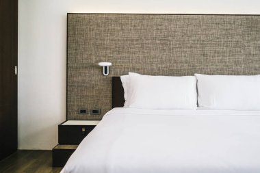 Otel yatak yatak dekorasyon iç beyaz rahat yastık