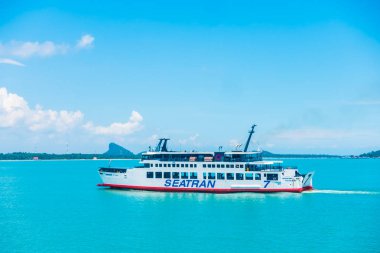 Koh Samui Adası, Tayland - 14 Mayıs 2018: Tayland Koh Samui Adası'na Seatran feribot taşıma yolcu Donsak iskele Surat Thani Eyaleti