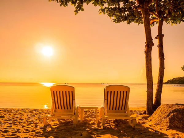 Leerer Stuhl Tropischen Strand Meer Und Ozean Für Reise Und — Stockfoto