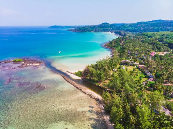 Vista Aérea Hermosa Playa Mar Con Palmera Coco Cielo Azul — Foto de Stock