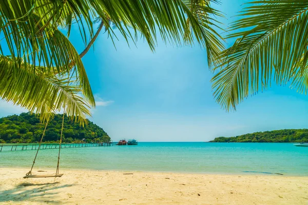 Wunderschöner Tropischer Strand Und Meer Mit Kokospalmen Paradiesinsel Für Reise — Stockfoto