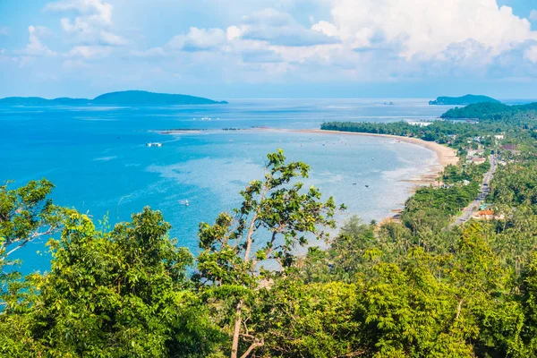 风景点 Matsee 与海和山在春蓬省泰国 — 图库照片