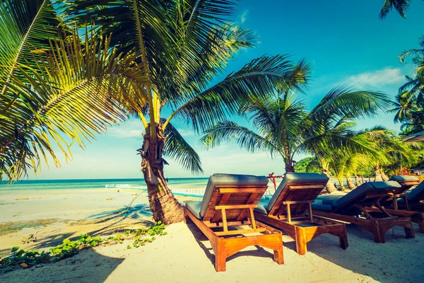 Beautiful Outdoor Sea Ocean View Umbrella Chair Coconut Palm Tree — Stock Photo, Image