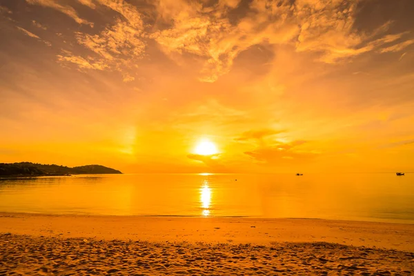 Tramonto Sulla Spiaggia Sul Mare Dell Isola Paradisiaca Tropicale Con — Foto Stock