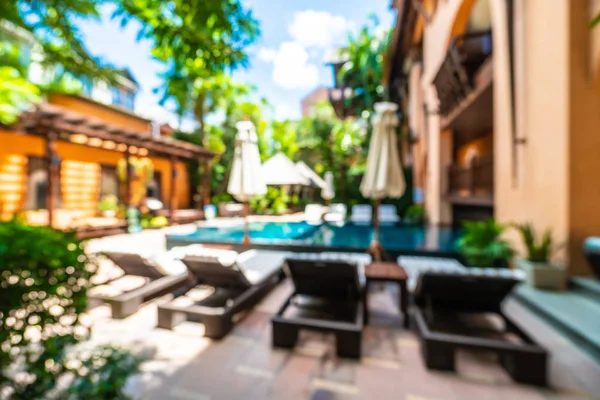Seyahat ve tatil için güzel otel resort ve yüzme havuzu arka plan bulanıklık