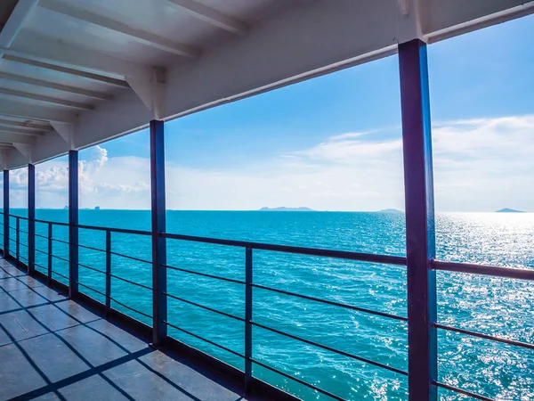 Balcón Crucero Barco Con Hermosa Vista Mar Cielo Azul Para —  Fotos de Stock