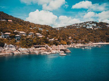Güzel tropikal plaj ve deniz hurma ve koh samui Adası seyahat ve tatil için diğer ağacında havadan görünümü