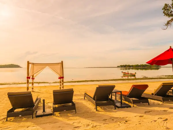 Umbrella Chair Tropical Beach Sea Ocean Travel Vacation — Stock Photo, Image