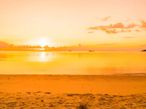 Bellissima Spiaggia Tropicale Mare Paesaggio Oceanico Con Nuvole Cielo All — Foto Stock