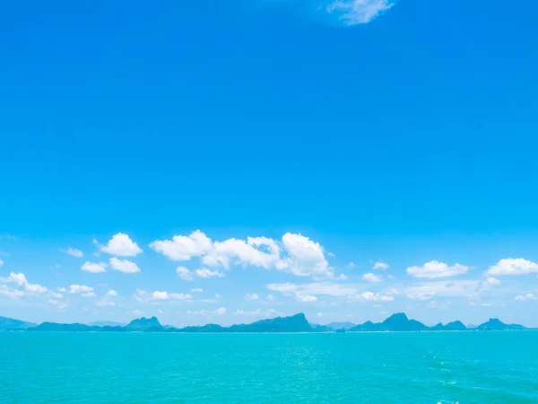 Beautiful Tropical Sea Ocean White Cloud Blue Sky Background Travel — Stock Photo, Image
