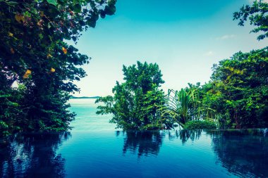 Güzel lüks otel ve resort tatil ve seyahat için açık yüzme havuzu