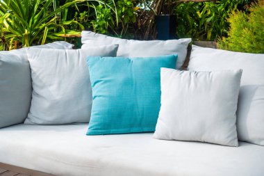 Kanepe dekorasyon açık veranda tropikal ve doğa manzaralı konforlu yastık