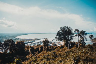 Nokta matsee deniz ve dağ ile Tayland chumphon ilinde görüntülemek