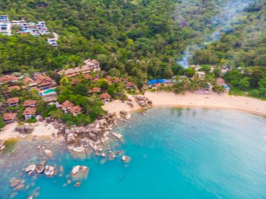 Güzel tropikal plaj ve deniz hurma ve koh samui Adası seyahat ve tatil için diğer ağacında havadan görünümü
